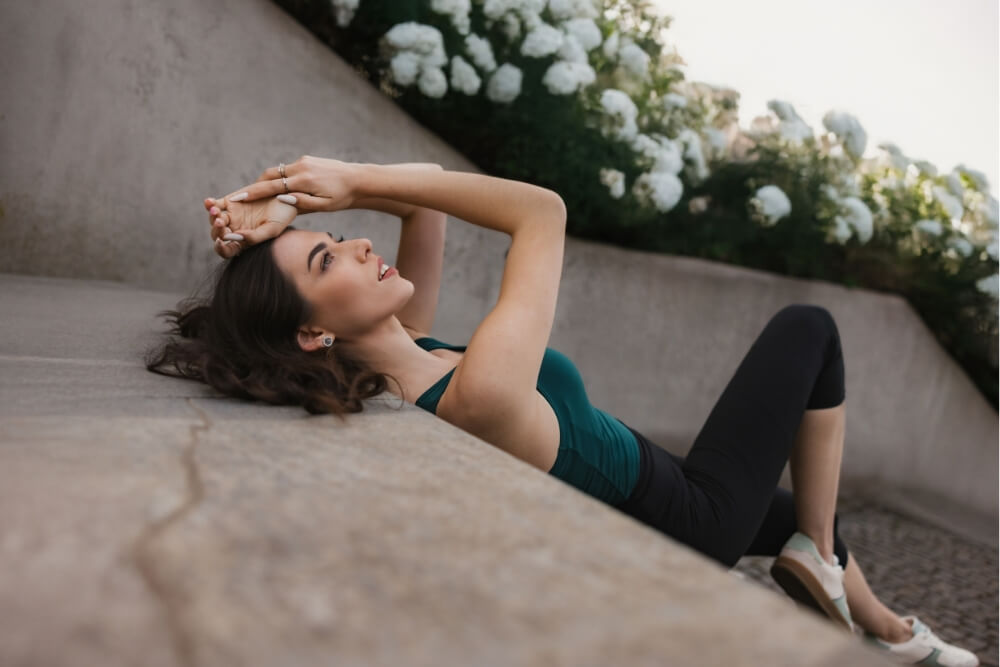 Hogyan készítsünk lenyűgöző megjelenést egy alapvető darabból?