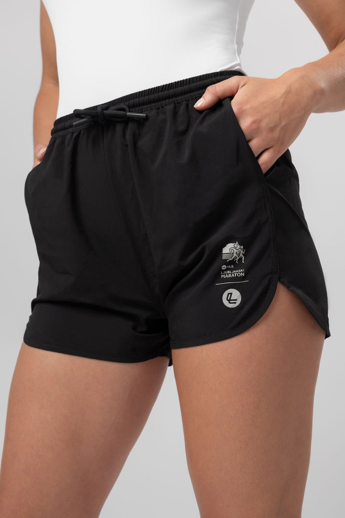 lelosi shortok prijateljica 0